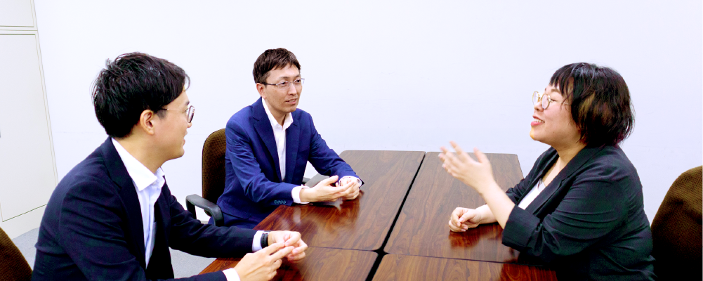 目黒区役所様との事例における対談インタビューのお写真