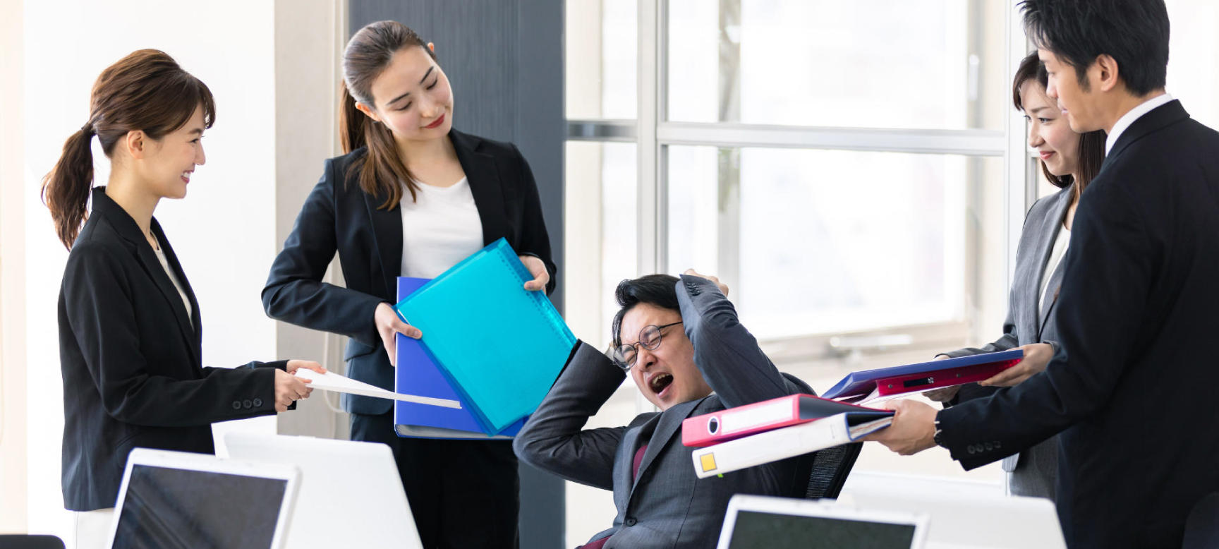 シニアや女性を支援して人手不足を解消するには？